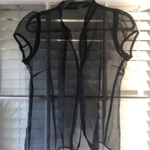 Sheet top with small polka dots and tie at neck